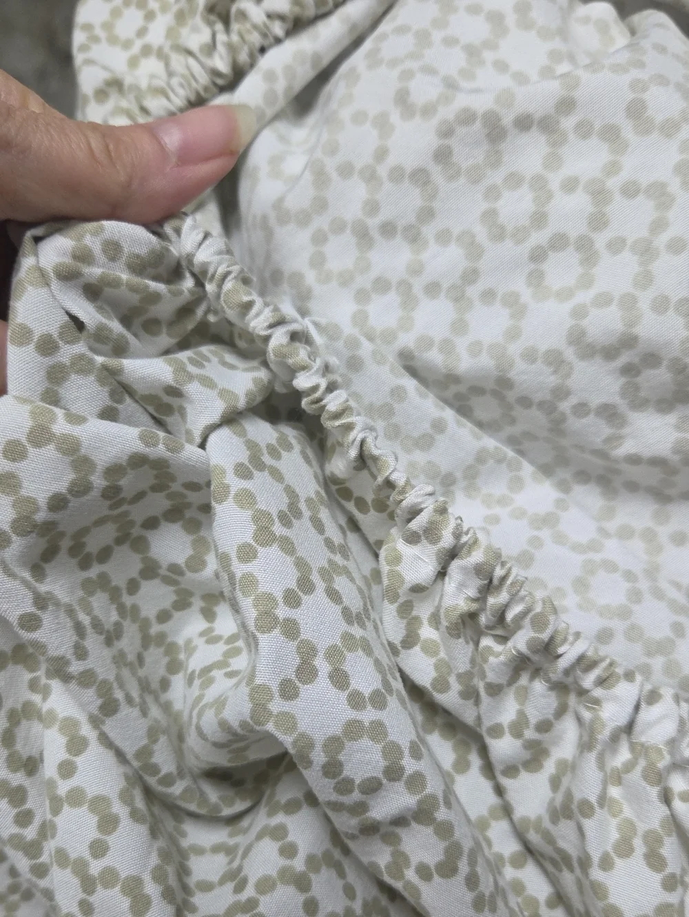 Soft Dot-Print Flat And Fitted Sheet Set in Beige and White Full Size